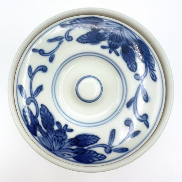 Vintage Tachikichi Kyoto Japan Blue and White Dresser Jar w Lotus Scroll Design - Picture 5 of 13